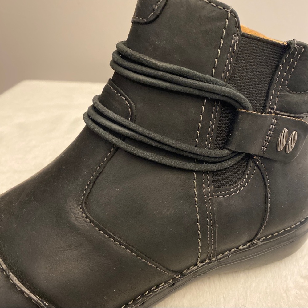 Women’s Clarks Unstructured Un Loop Up Black Leat… - image 8